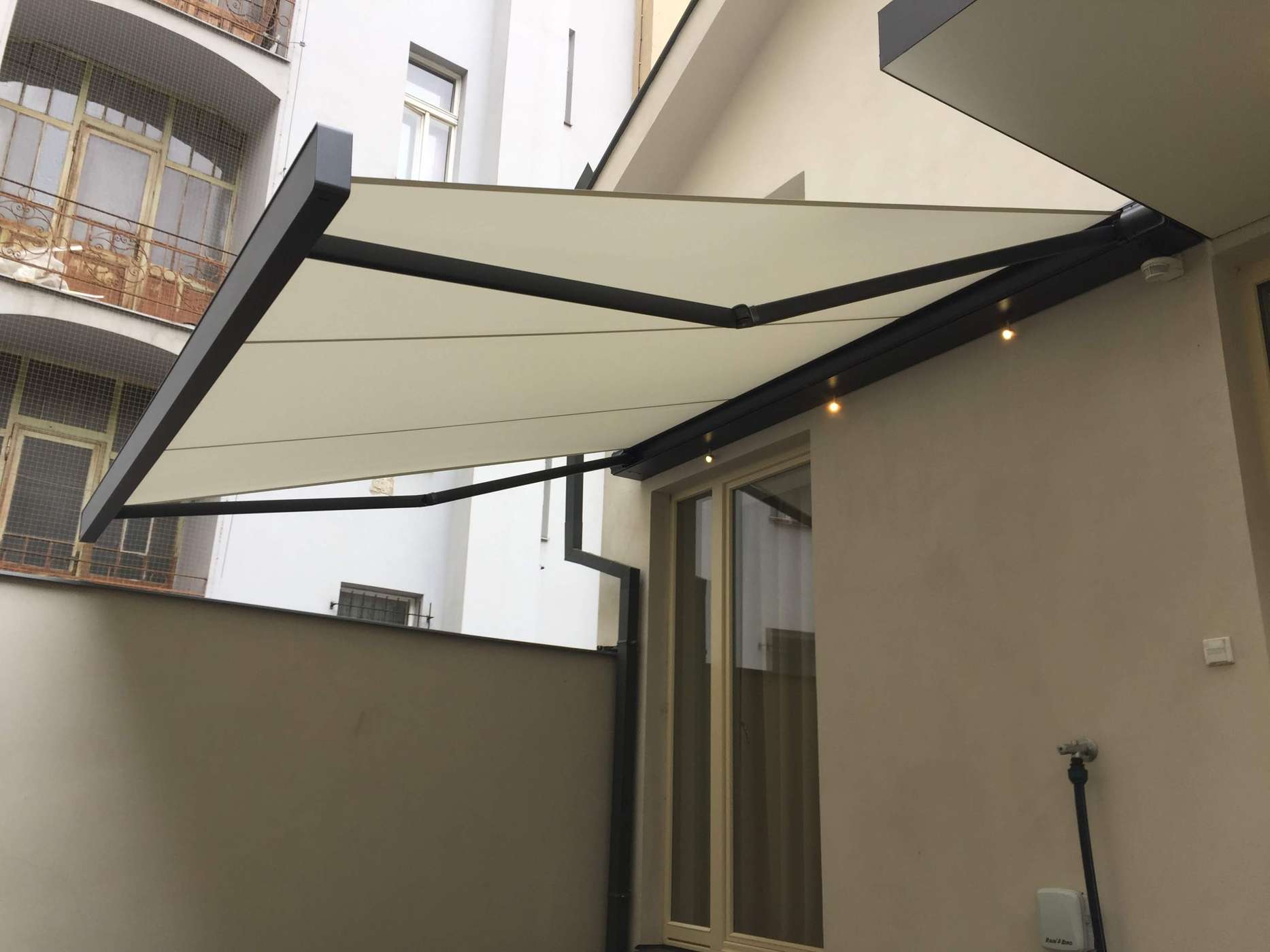 Instalace markýzy Markilux 970 na fasádu rodinného domu