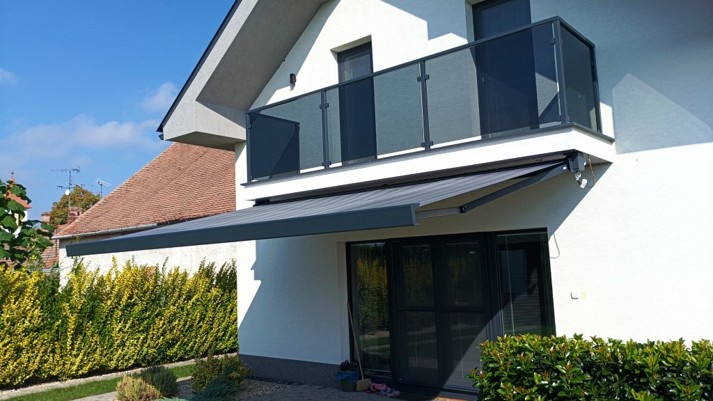 Markýza na terase – příklad výsuvu nad terasou