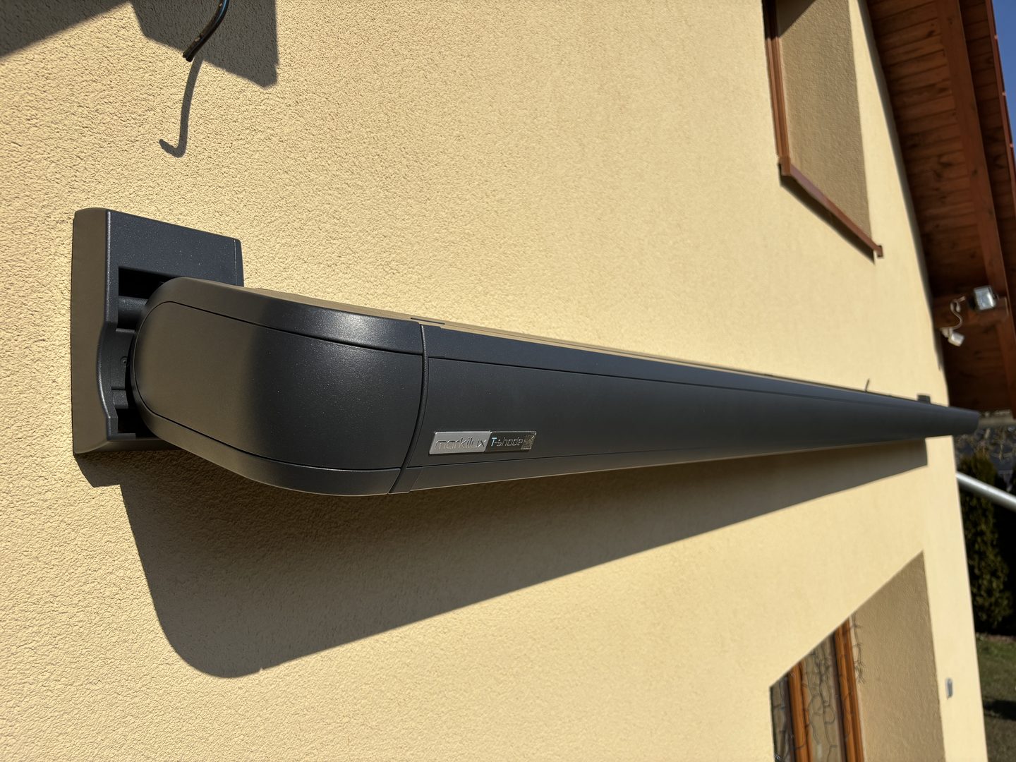 Kazetová markýza Markilux MX-3 namontovaná na rodinném domě